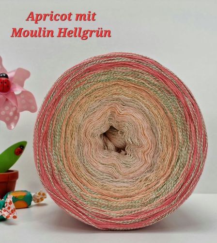 Apricot mit Moulin Hellgrün